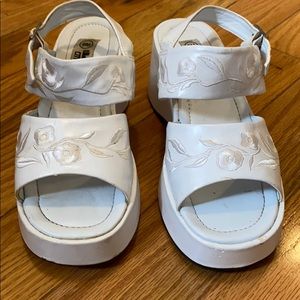 Vintage city limits white sandal platforms size 9